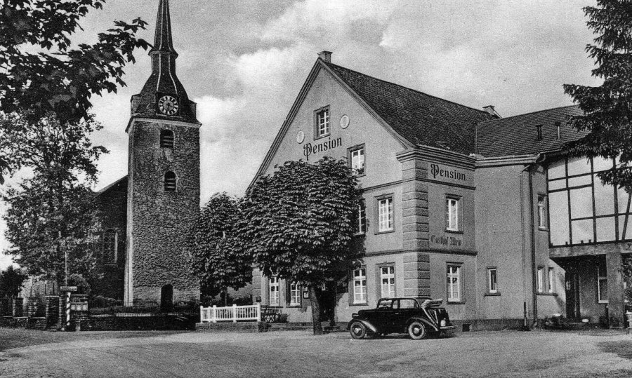 Kirche und Gasthof Klein - Postkarte aus den 1930er Jahren