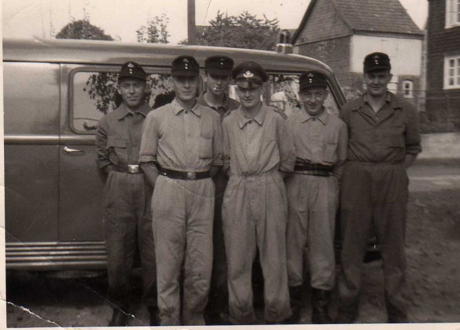 Freiwillige Feuerwehr auf dem alten Schulplatz um 1960