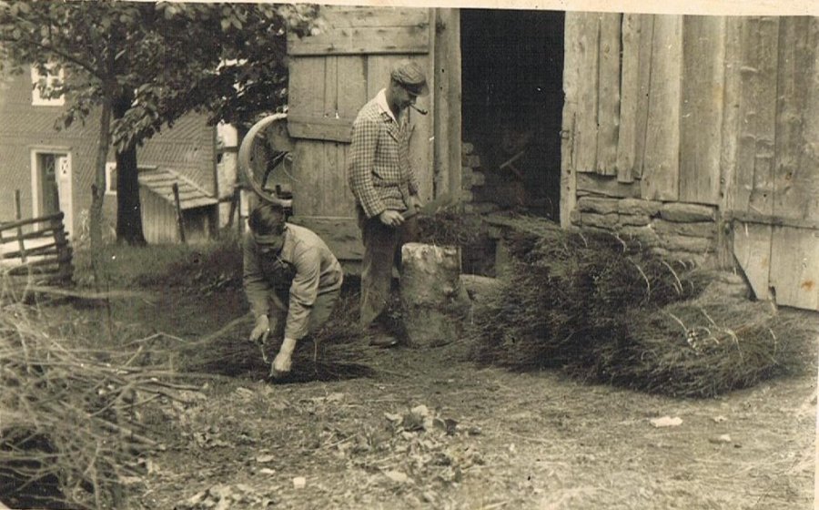 Erich Höhler und Fritz Hüschenmenger bei der Arbeit in den 1940er Jahren