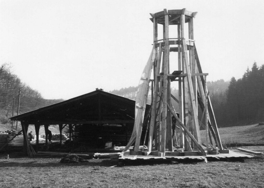 Turmhelm im März 1953, erbaut von Ernst Dreibholz