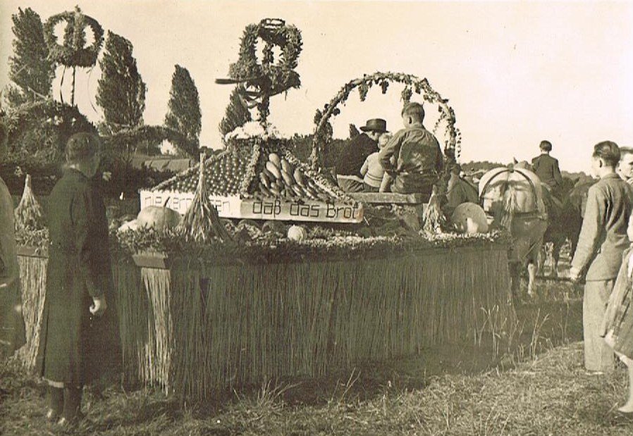 Erntedankfest in den 1950er Jahren