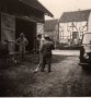bilder:nach1945-historische_aufnahmen:freiwillige_feuerwehr_arbeiten_am_neuen_feuerwehrhaus_der_ehemaligen_schule_um_1960.jpg