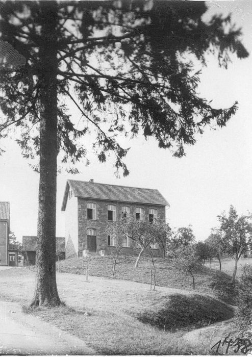 Nr. 1738 Evangelische Volksschule Weiershagen, um 1930